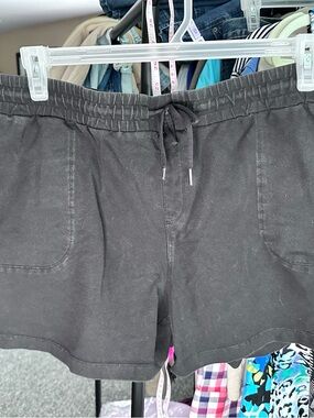 Black Drawstring Casual Shorts